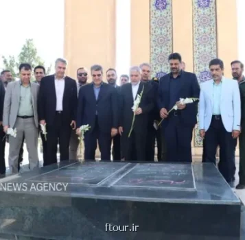 ادای احترام وزیر میراث فرهنگی به سه هزار شهید استان سمنان